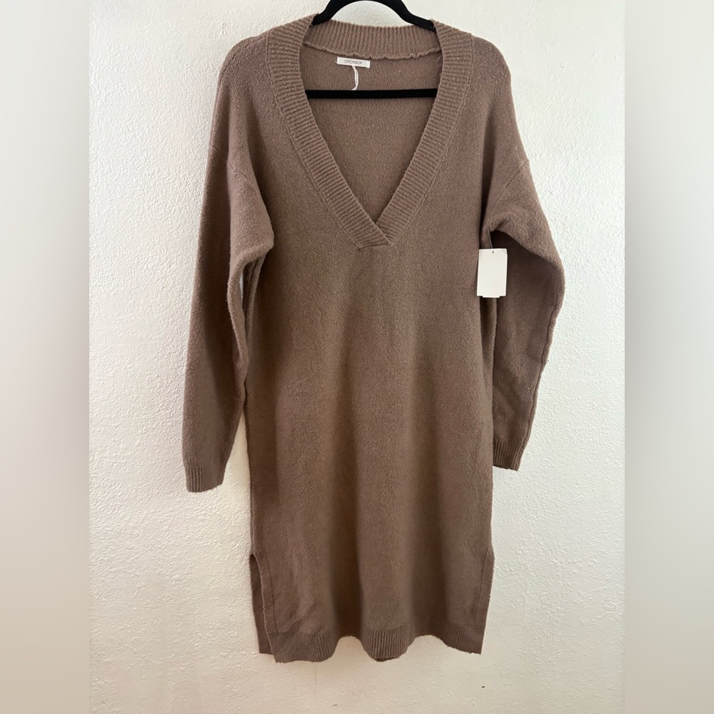 STITCHDROP Maximal v neck  Sweater Dress In Fawn size S
